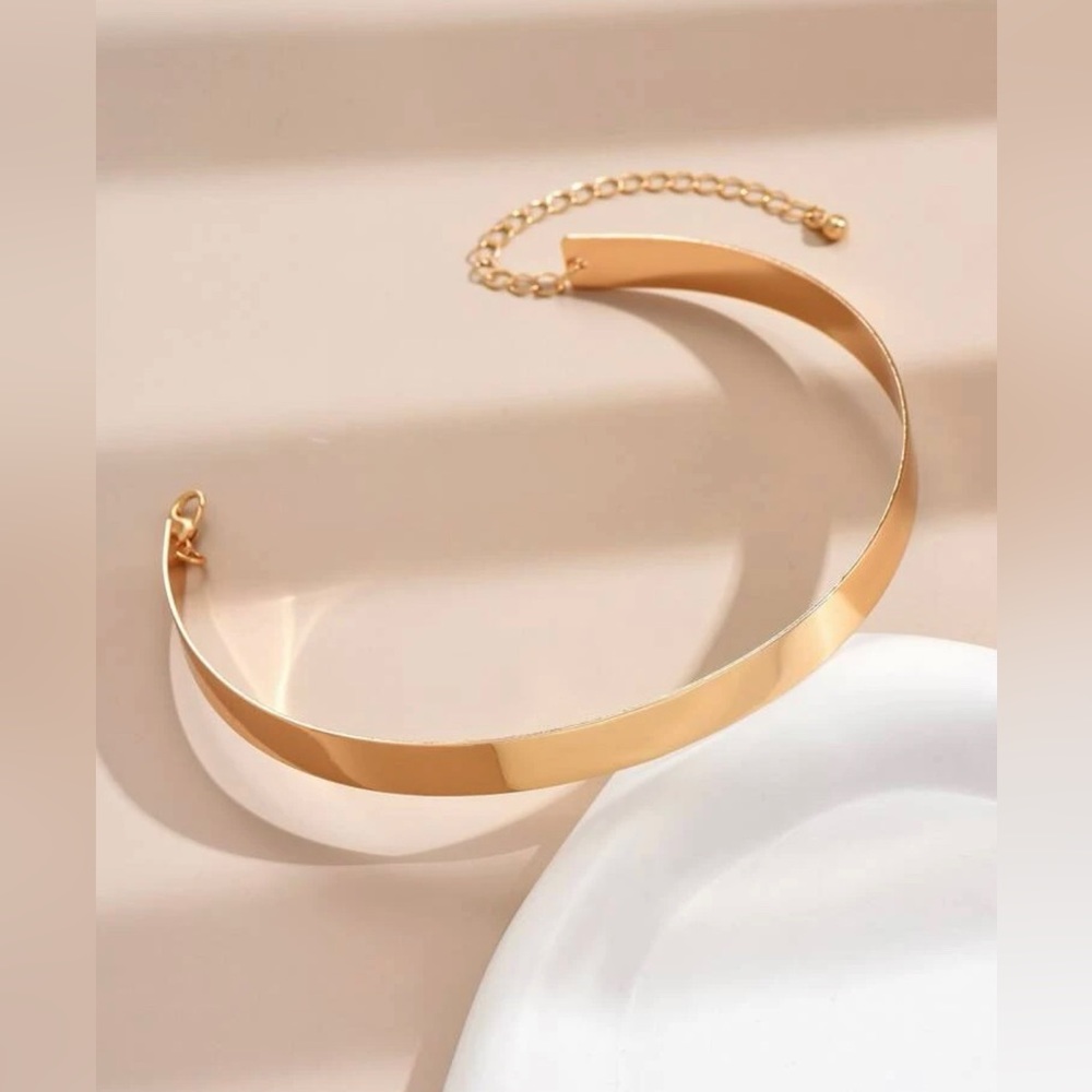 GORGEOUS Gold Solid Choker Necklace - Picture 3 of 4